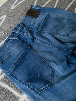 Replay Anbass jeans - Replay anbass jeans | storlek 30/32 | skick 8/10 hör av er vid minsta fråga eller fundering 💭 