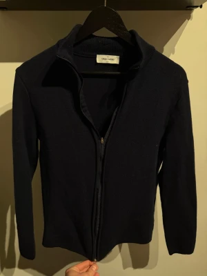 Gran Sasso zip tröja - Tja! Säljer denna Gran Sasso tröjan! Storlek S skick 9/10  Köpt på Ströms för ca 1 år sedan! Nypris: 2799