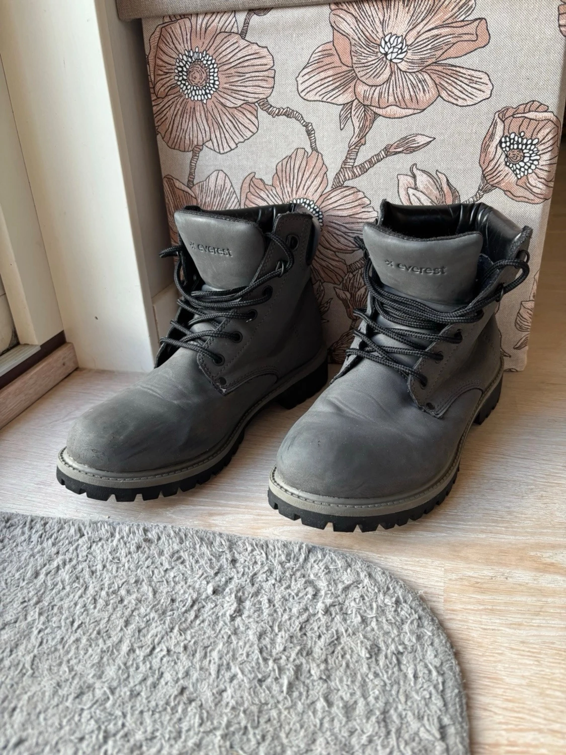 Grå boots från Everest med snörning - 1