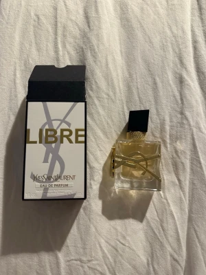 YSL Libre Eau de Parfum 30ml - Not used i got the wrong perfune for christams and i cant return it. Only te plastic wrapping has been taken off for the pictures. New in the store it costs 90€