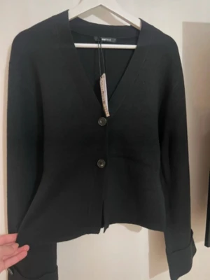 kofta - Kofta från gina tricot som inte kommer till användning 🤩