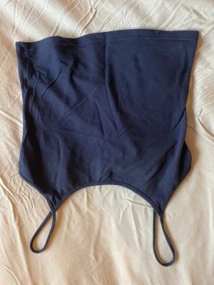 Linnen - Mörkblå: SHEIN S, Grön: Åhléns Sx Blå: Åhléns S, Röd: SHEIN S, svart: Nelly S. Alla för 60