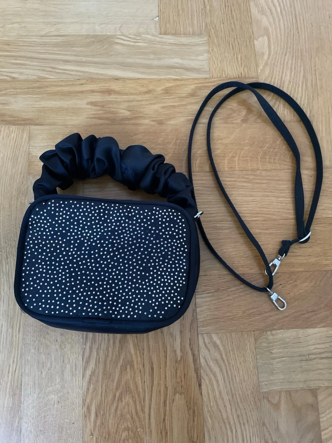 Svart handväska/axelväska med strass