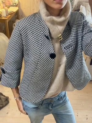 Trekvartsärmad kofta / kappa - SÅ snygg