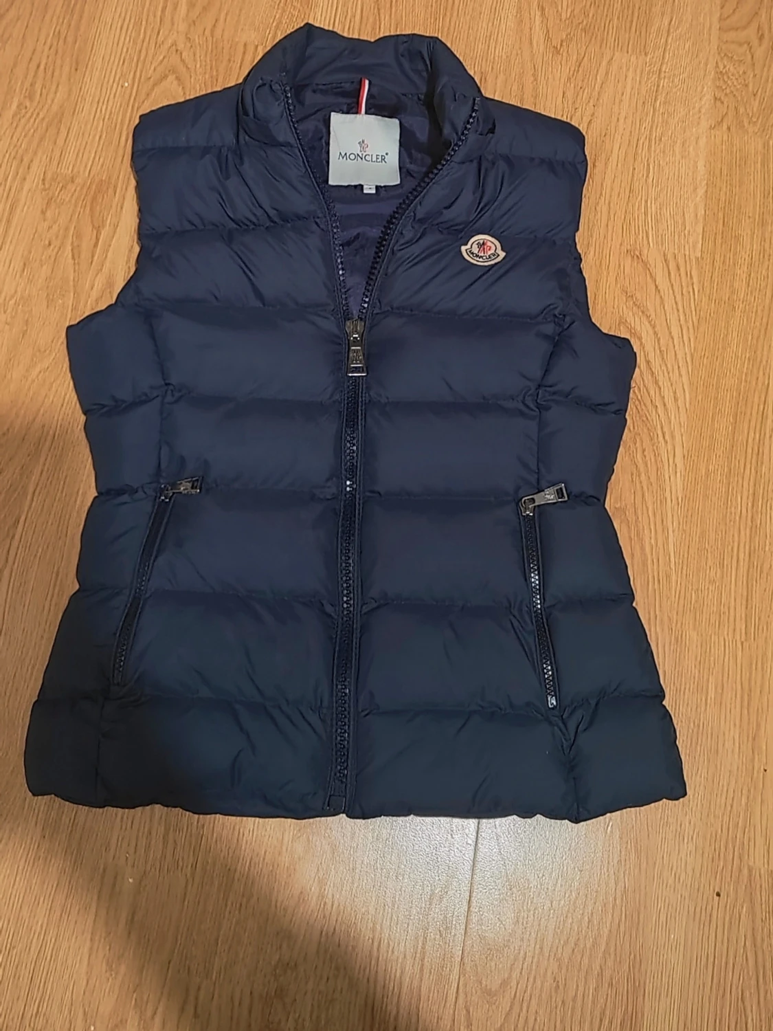 Mörkblå dunväst från Moncler
