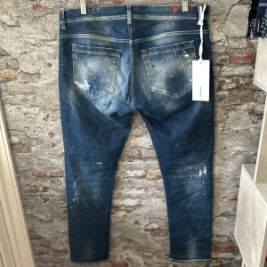 Nya dondup george jeans - Nytt skick, inga defekter och endast testade. Nypris ca 3500kr. Storlek W34, mått finns. Tags medföljer inte. Skriv för mer information!🤝