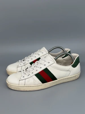 Gucci Ace Skor | 43 - Gucci Ace Skor i bra skick! Storlek 9, passar 43-44. Nypris: 7000kr. Självklart äkta. Hör av er vid funderingar 🙌