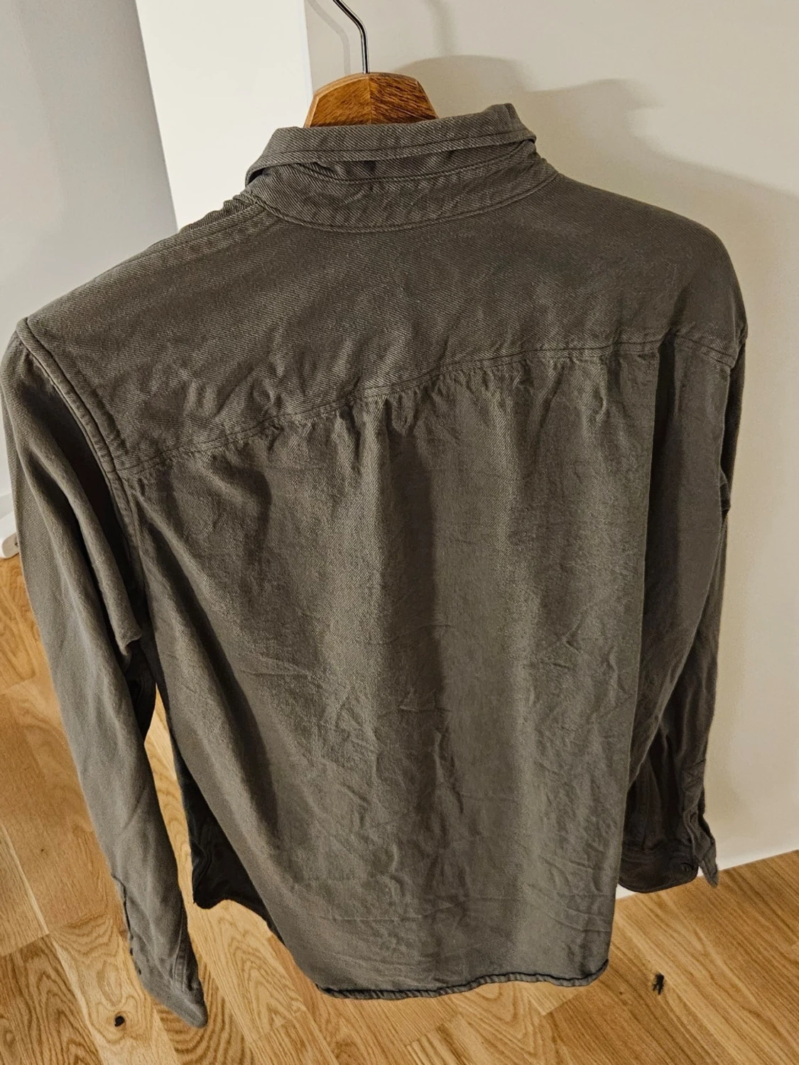 Mörkgrön skjorta från Pull&Bear - 2