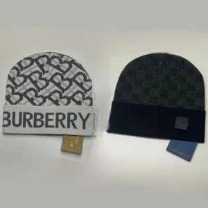 Burberry mössa + Lv mössa 2 för 499 - Mössa svart och vit 