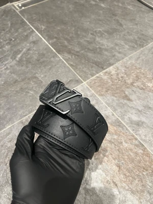 Louis Vuitton Bälte  - Sprillans nya LV bälten , skickas samma dag. Hör av er vid minsta lilla fundering!