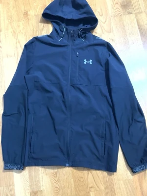 Under armour jacka  - Under armour jacka använd lite men fräch 