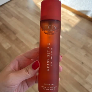 IDUN Minerals Ready Set Fix Setting Spray - Iduns virala setting spray 
