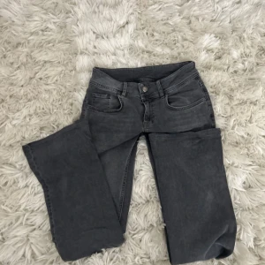 Lågmidjade jeans - Oanvända jeans från kidsbrandstore. Nypris 1100kr, pris går att diskutera 