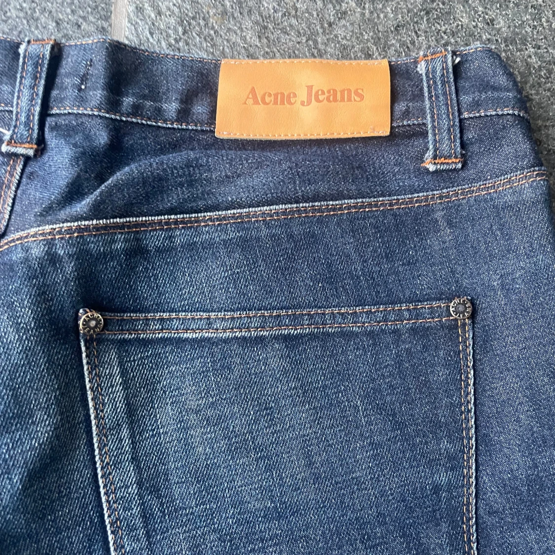 Mörkblå jeans från Acne Jeans - 2