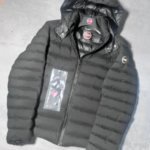 Colmar jacka höst/vinter - Colmar jacka i super bra skick ändast använd fåtal gånger | passar perfekt för höst och vinter | Storlek 50 vilket motsvarar S/M.  