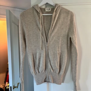 Soft goat hoodie - Soft goat hoodie!! Köpt för 2700kr super fint skick. Passar även S❤️