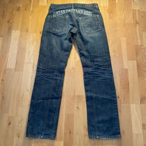 G-Star Raw Denim jeans  - jeans från g-star i storlek 32 med straight passform. skriv gärna om du vill veta mått eller ha fler bilder
