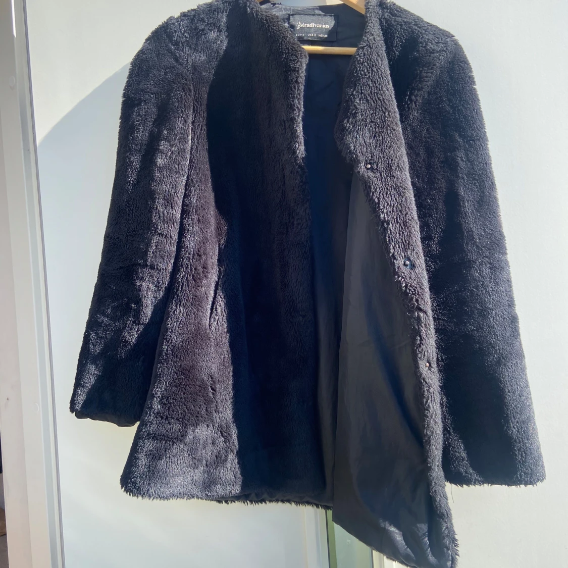 Svart pälsjacka från Stradivarius,S - 2