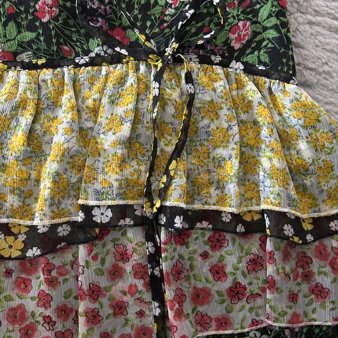 Blommig volangkjol från MNG, strl 36 - 1