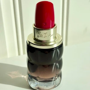 Cacharel Yes I Am Eau de Parfum 30 ml - Yes I Am från Cacharel, 30 ml. Knappt använd, kommer i originalförpackningen. Givetvis förvarad nörkt och svalt. 