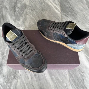Valentino skor - Valentino skor - Skick: Grymt skick - Tillbehör: Valentino kort - Nypris: 6000kr - TrendWardrobe