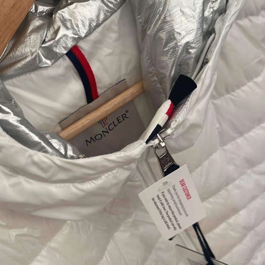 Vit Moncler pufferjacka med huva - 1