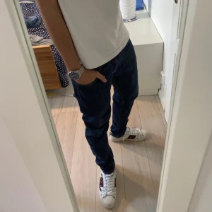 Dondup Jeans George - Dondup Jeans George! Trendigaste jeansen på marknaden. Skick 9,5/10 Nypris = 4000kr  Säljs för = 599