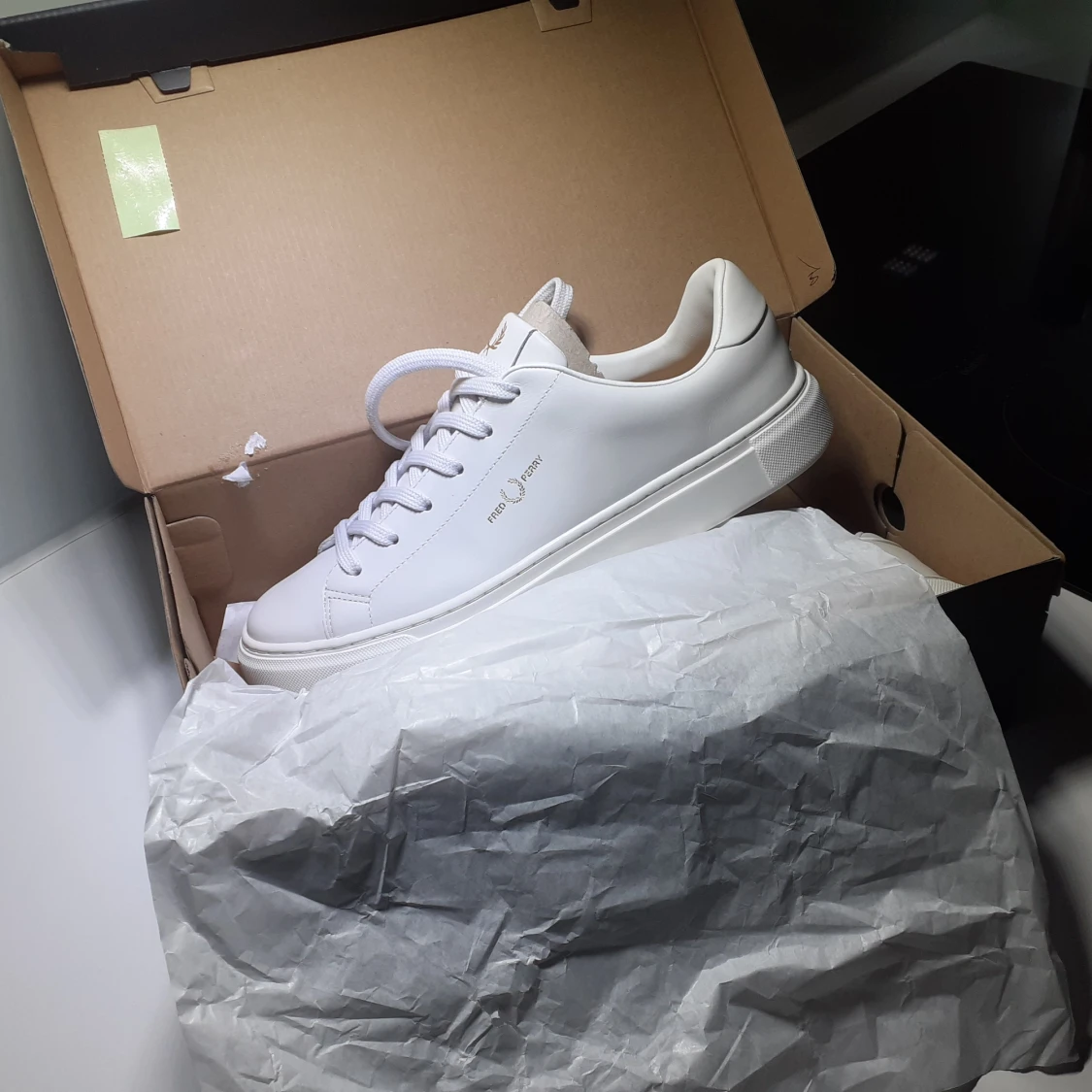 Vita sneakers från Fred Perry