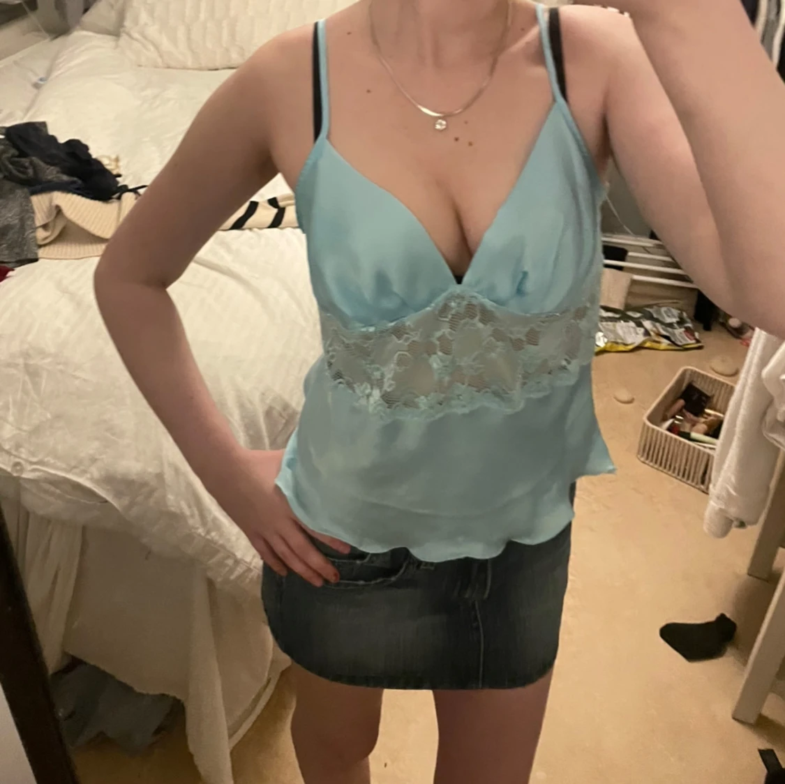 Ljusblå satin-linnetopp med spets - 1