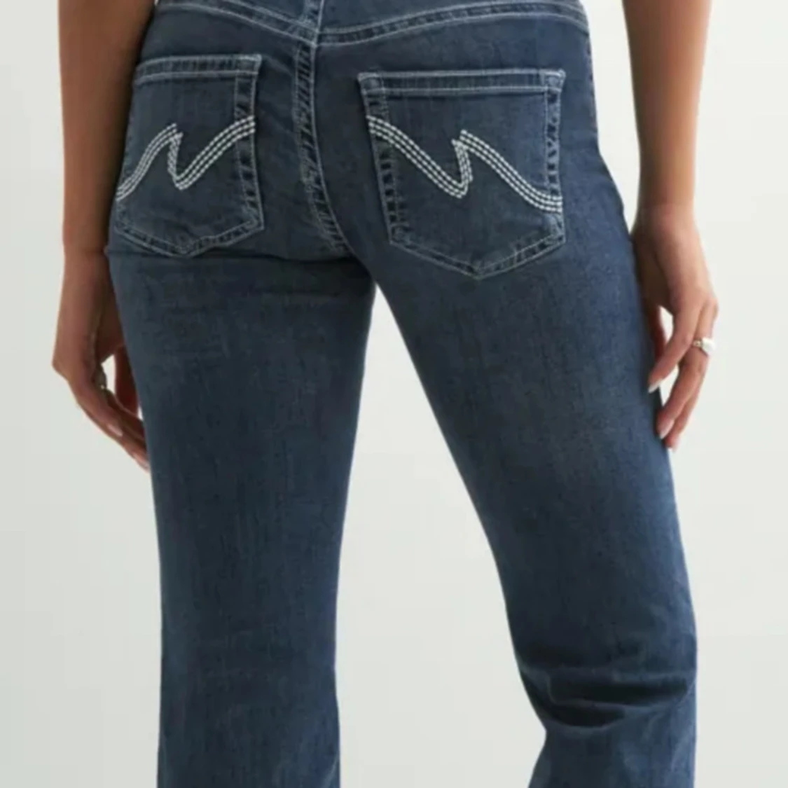 Blå bootcut jeans från Nelly - 2