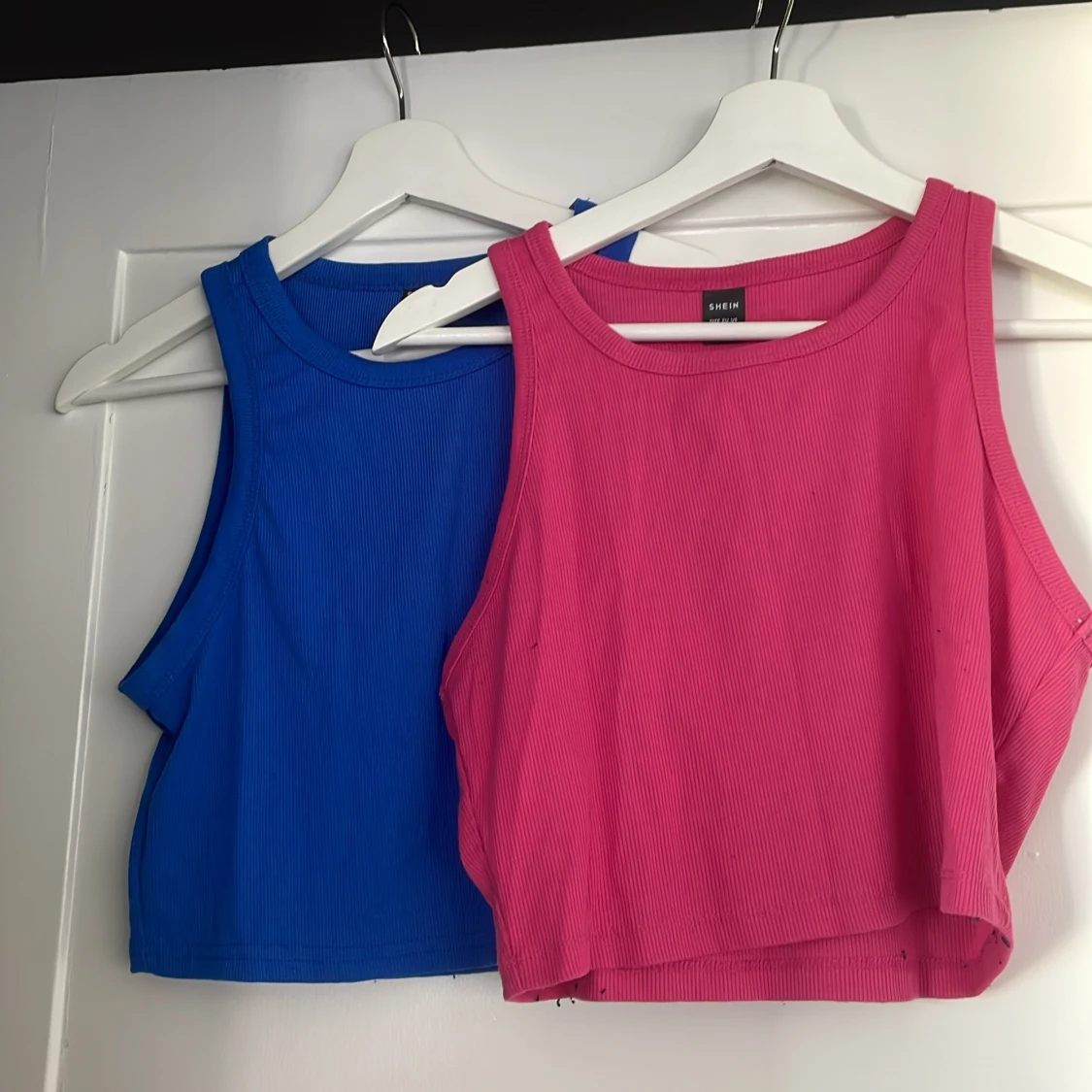 2 croppade ribbade linnen 