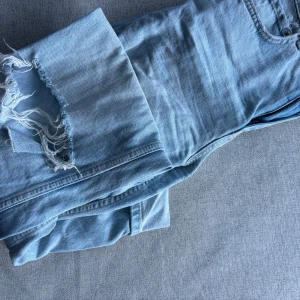 Raka jeans - Jättefina! Långa på mig som är 162 men kan vikas upp
