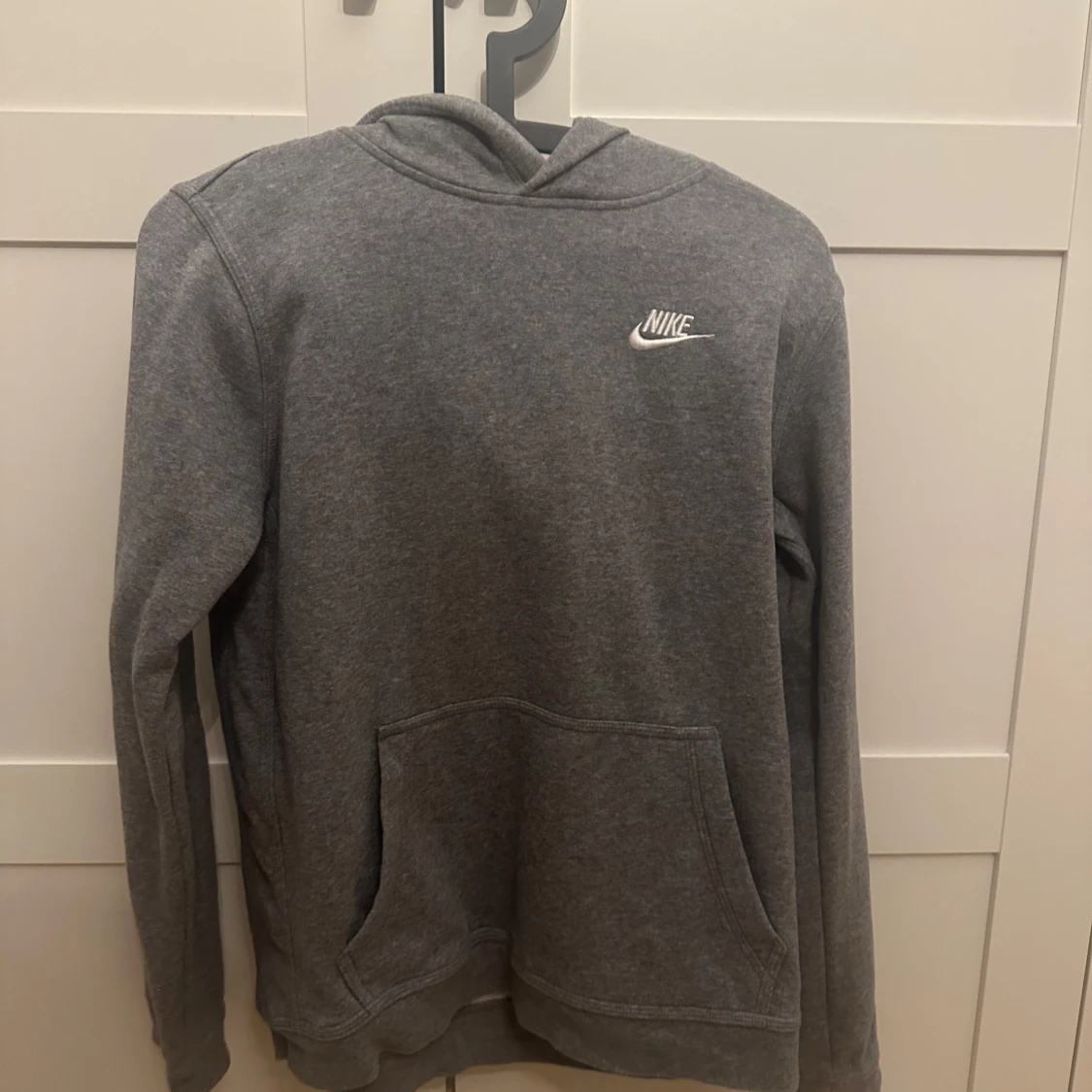 Grå hoodie från Nike XL