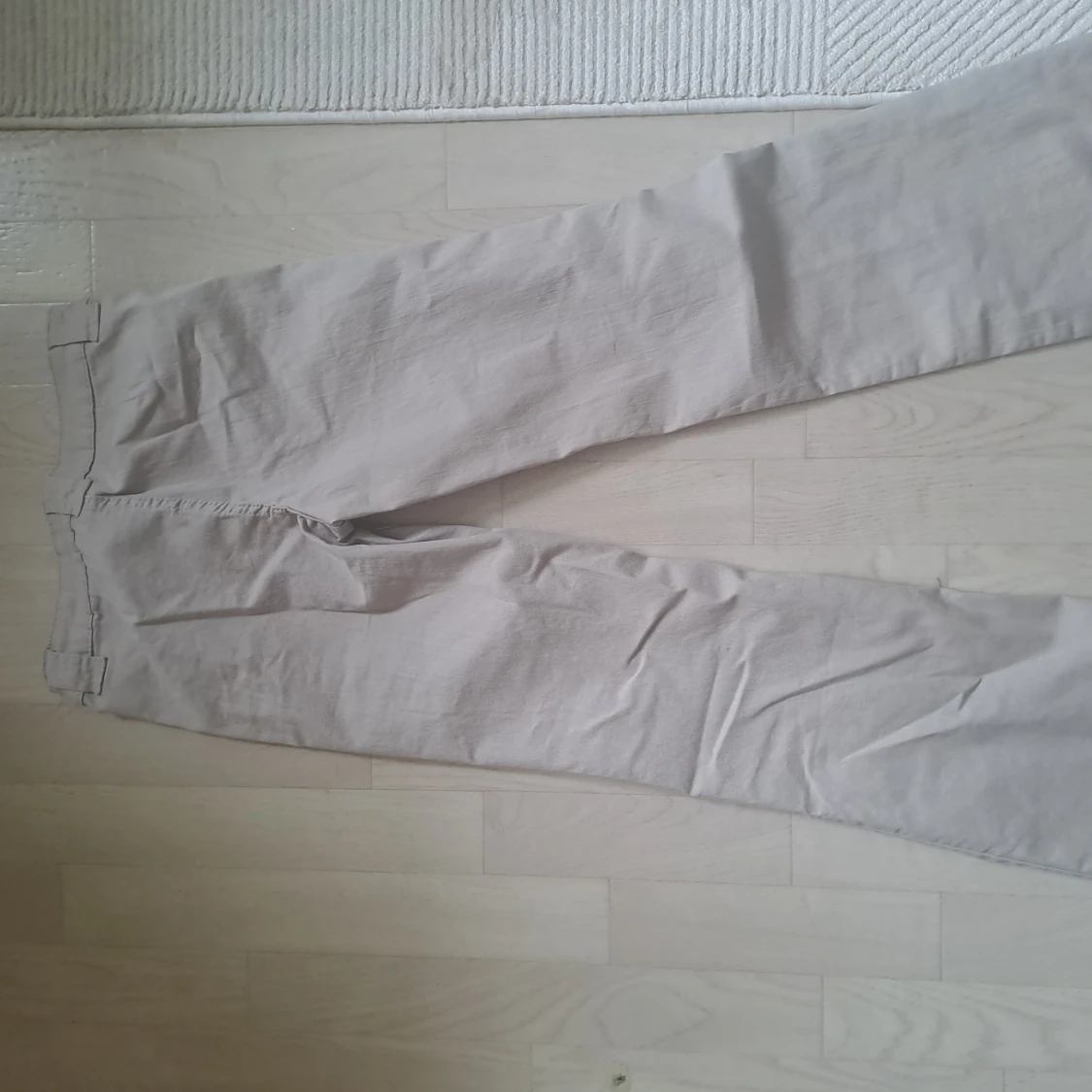 Beige raka chinos i bomull - 1