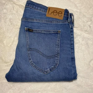 Lee jeans - Säljer nu dessa sjukt fräscha lee jeansen | storlek W33/L32 säljes billigt till den som vill ha dem!