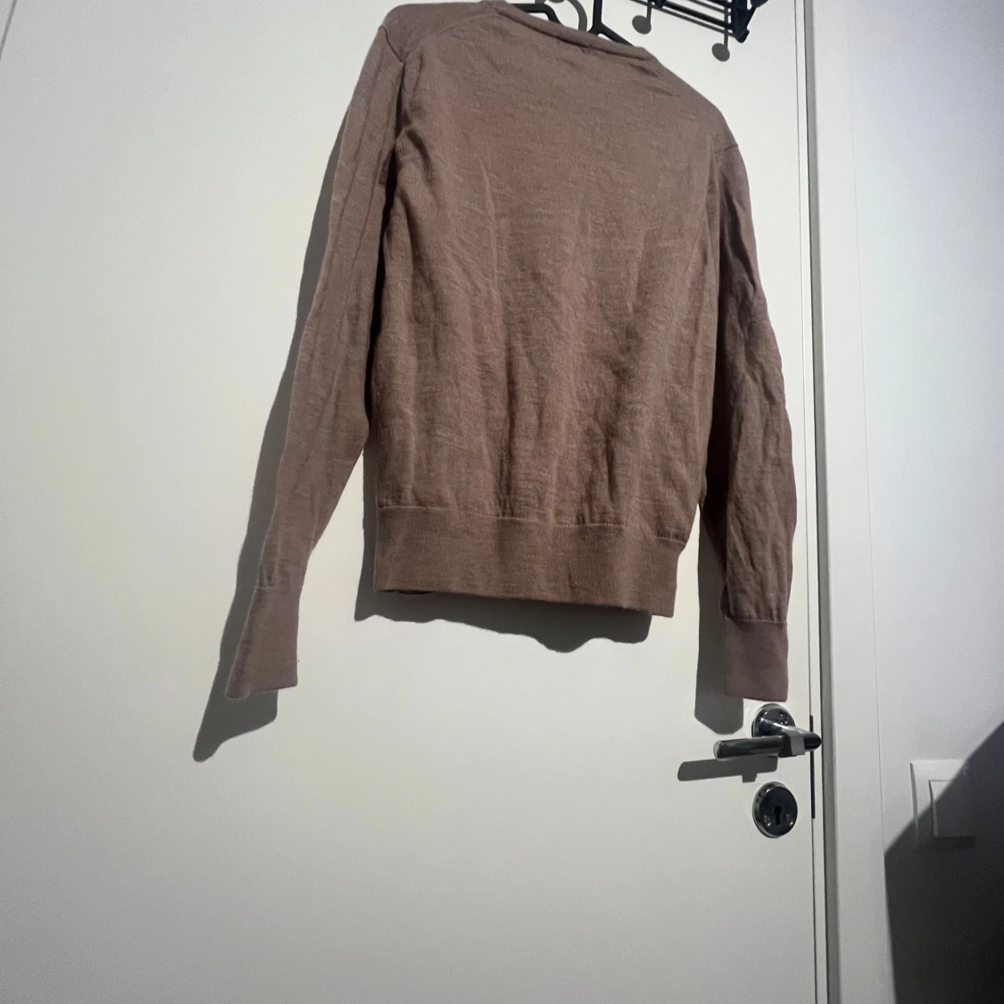 Tre basic långärmade tröjor i olika färger - 2