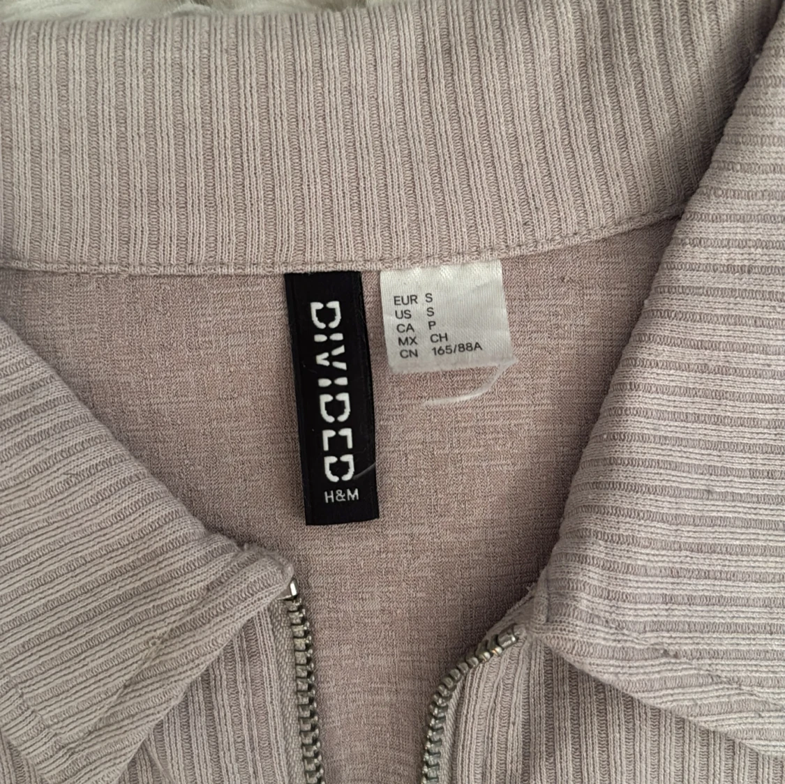 Beige ribbad kofta från H&M Divided - 2