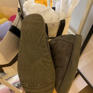 Gråa uggs - Snygga och trendiga uggs skor🥹🥹🩵💕🩷🍒🫰🏽