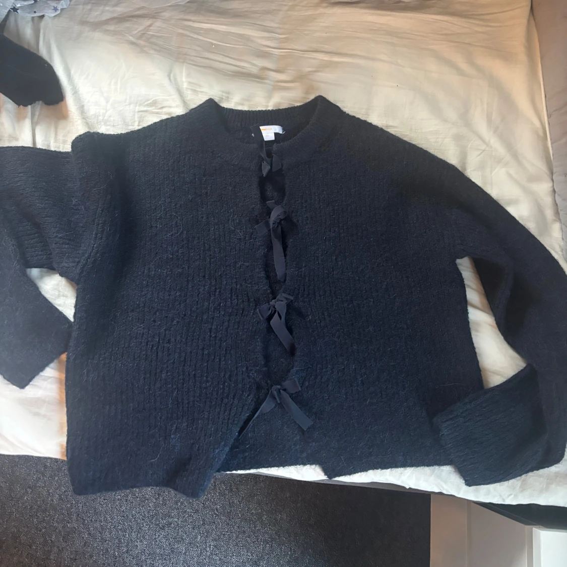 Marinblå kofta med knyt från Gina Tricot Young