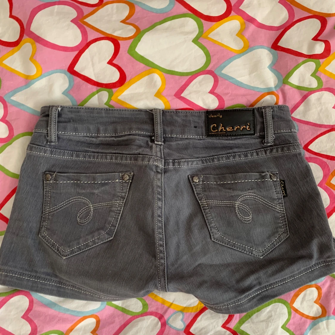 Grå jeansshorts från Cherri - 1