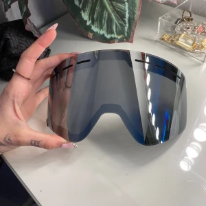 skidglas till glasögon  - har aldrig användt bara kollat på dom då dom inte passade mina glasögon dom är från raven kostade 500