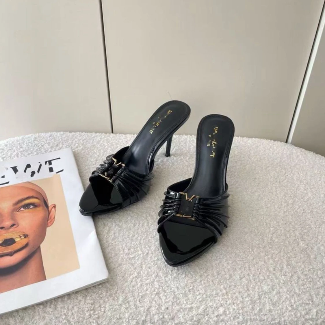 Vinröda och svarta klackpumps Saint Paris - 1