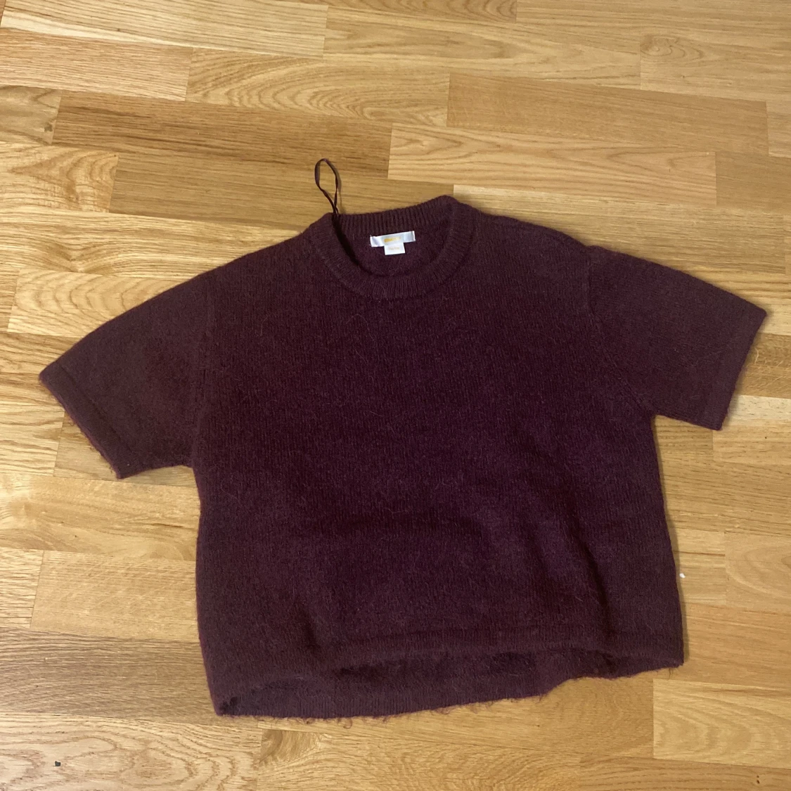 Stickad kortärmad vin röd tröja  - 1