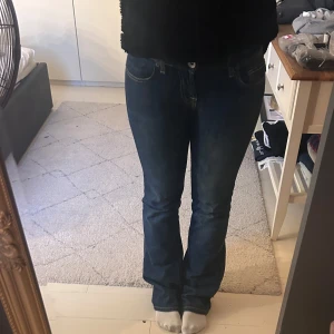 Ltb jeans - super fina ltb jeans stl 27x34. lågmidjade och väldigt långa (jag är 165cm) lite slita längs ner säljer pga för stora