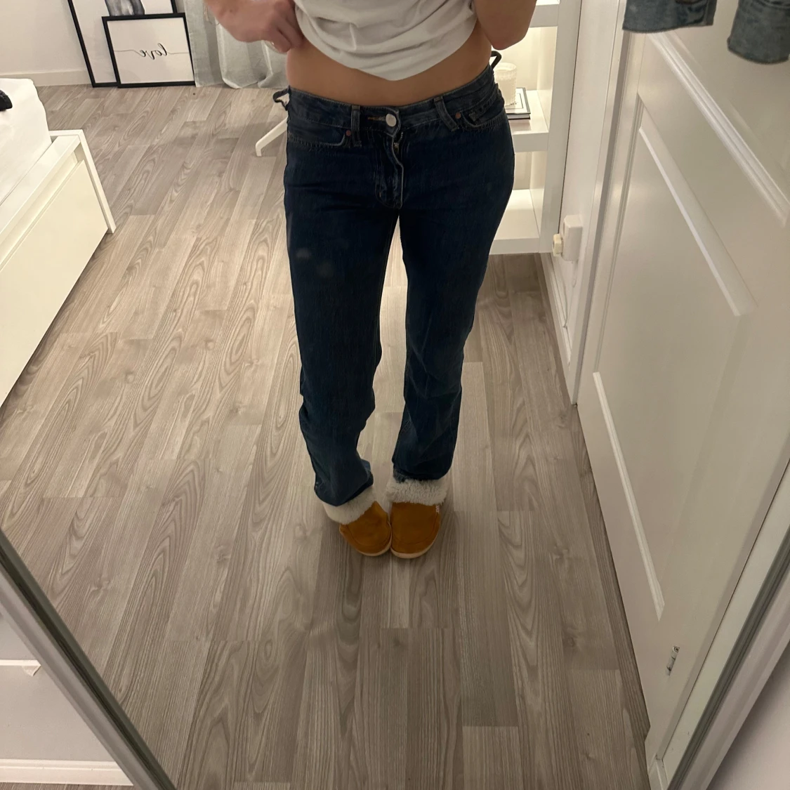lågmidjade raka jeans