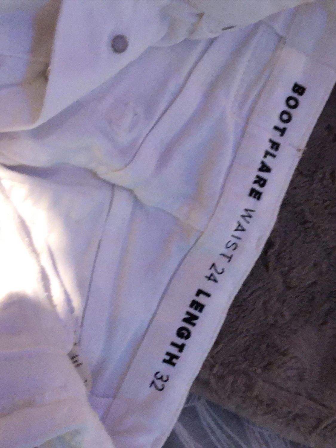 Vita bootcut jeans med rå kant - 2