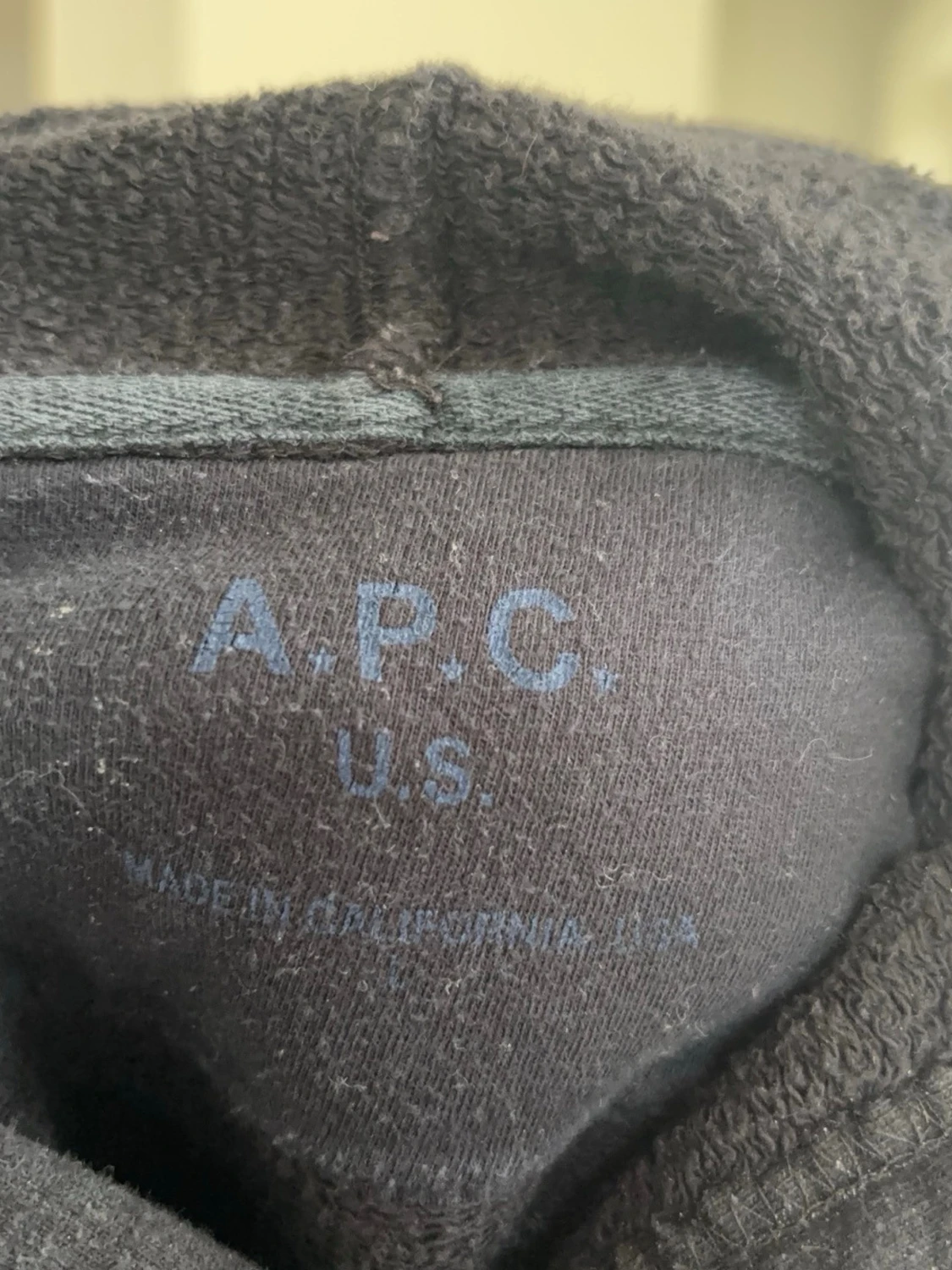 Svart hoodie från A.P.C. med tryck - 2