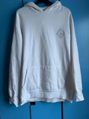 Hoodie! - Snyt stilren hoodie från friend and faux!