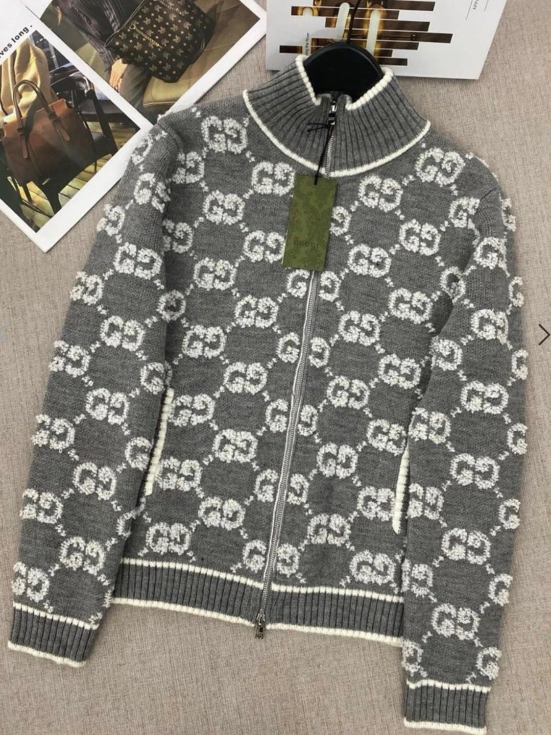 Grå ziptröja med GG-mönster från Gucci