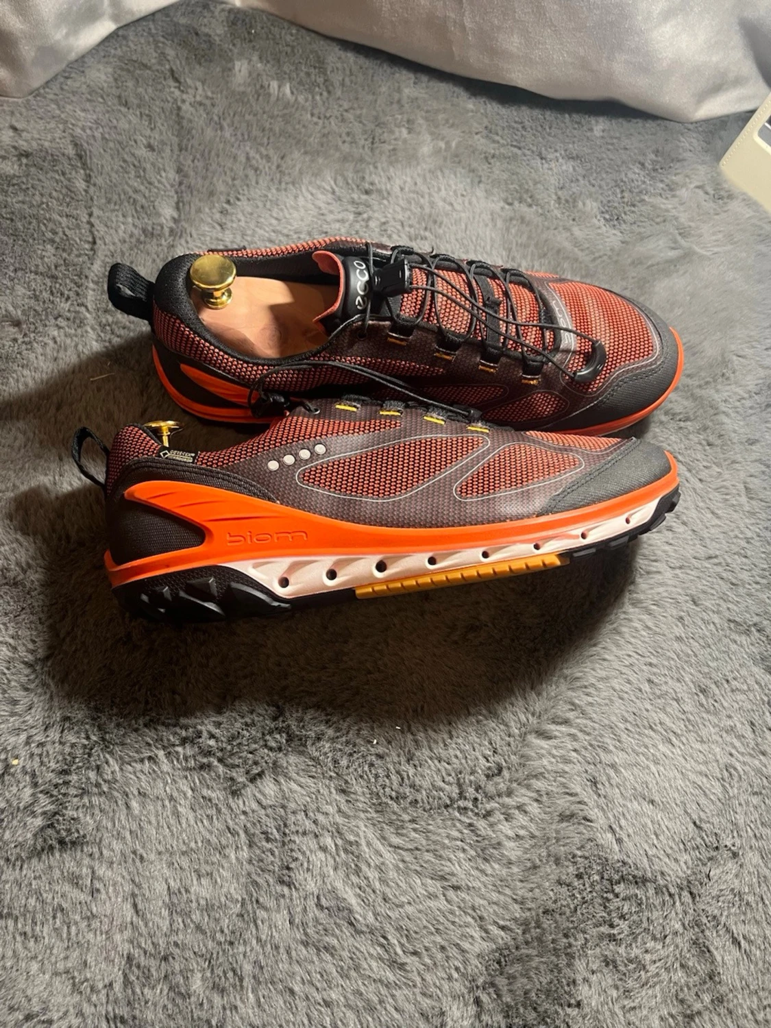 Orange och svarta sneakers från ECCO - 2